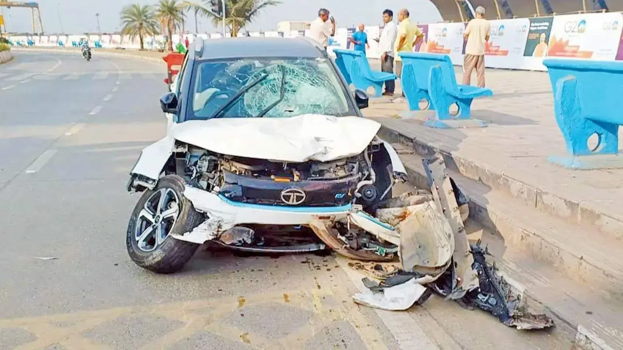 paragraph on road accident